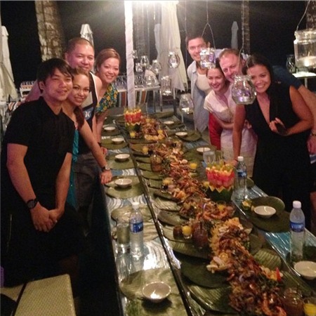 'Cặp tiên đồng ngọc nữ Phillipines' khoe ảnh trăng mật cực lãng mạn