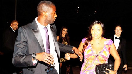 Yaya Toure chỉ chung tình với mỗi bà xã Gineba của anh