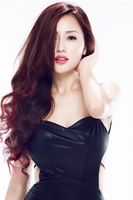 mai-phuong-thuy-khoe-3-vong-hoan-hao-tai-xuat-showbiz