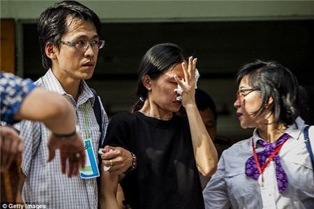 Những hình ảnh đau lòng trong nhiều ngày tìm kiếm QZ8501 vừa qua 27