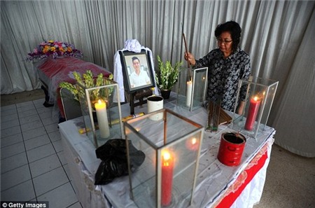 Những hình ảnh đau lòng trong nhiều ngày tìm kiếm QZ8501 vừa qua 28