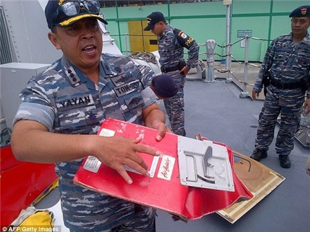 Những hình ảnh đau lòng trong nhiều ngày tìm kiếm QZ8501 vừa qua 3