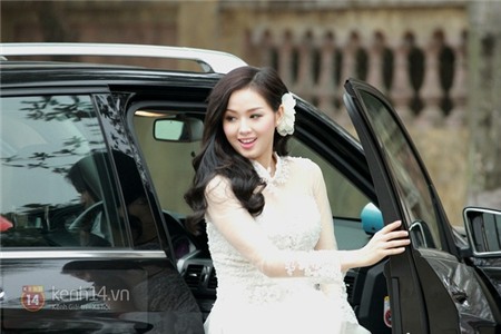 HOT: Tâm Tít và chồng đang làm lễ Hằng Thuận tại chùa 2