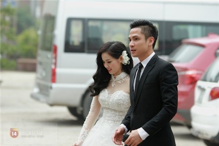 HOT: Tâm Tít và chồng đang làm lễ Hằng Thuận tại chùa 3