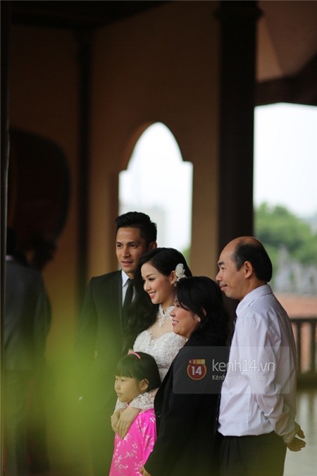 HOT: Tâm Tít và chồng đang làm lễ Hằng Thuận tại chùa 7