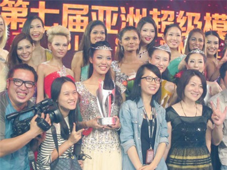 Lan Khuê - đại diện Miss World