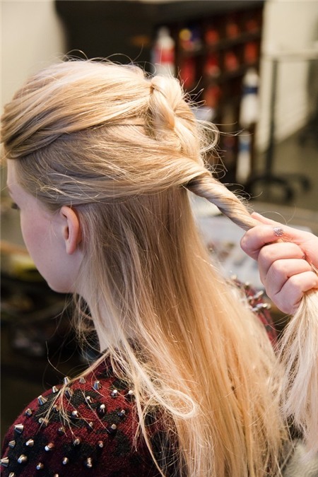 3 kiểu tóc búi "sang chảnh" mà dễ làm cho phong cách đầu năm mới 19