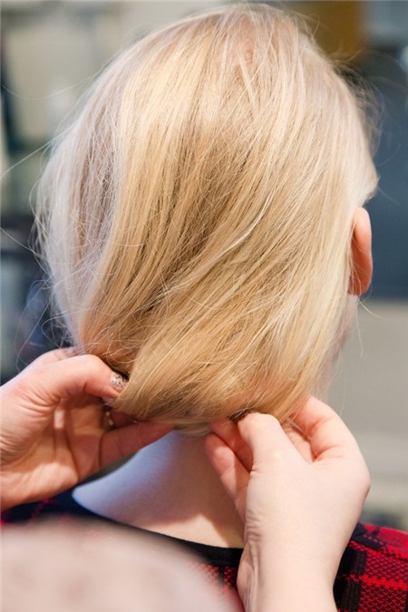 3 kiểu tóc búi "sang chảnh" mà dễ làm cho phong cách đầu năm mới 32
