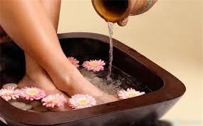 Lạnh chân, xỏ tất khi đi ngủ là sai lầm! - 2