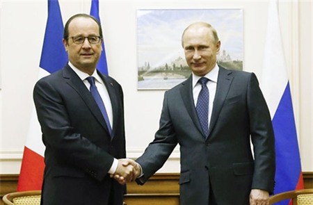 Tổng thống Pháp Francois Hollande trong một cuộc hội đàm với Tổng thống Nga Putin