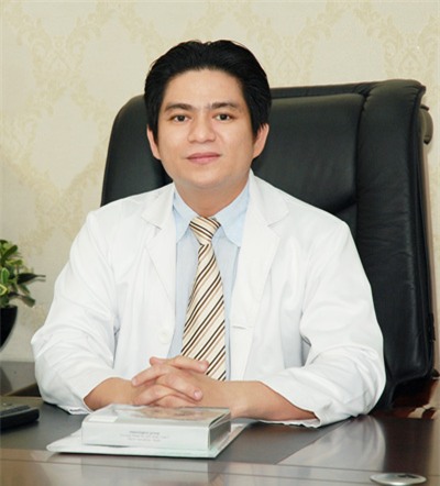 Đại gia, bác sĩ thẩm mỹ tuyên bố yêu Angela Phương Trinh là ai? 1