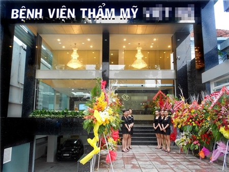 Đại gia, bác sĩ thẩm mỹ tuyên bố yêu Angela Phương Trinh là ai? 3