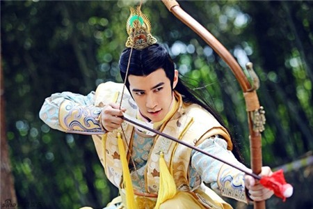 Lần đầu tiên đóng phim truyền hình, cũng là làn đầu tiên tham gia phim cổ trang nhưng Lý Trị Đình đã có một vai diễn dấu ấn. Vì trưởng thành bên Canada, từ nhỏ đã tiếp xúc với văn hóa phương Tây nên đối với mỹ nhân sinh năm 1987, Lý Trị là thử thách khó khăn. Ngoài việc dành nhiều tháng để tìm hiểu lịch sử đời nhà Đường, về Võ Tắc Thiên và đặc biệt là cuộc đời của Đường Cao Tông Lý Trị, Lý Trị Đình còn phải đối diện với những câu thoại đầy thành ngữ, cổ ngữ.