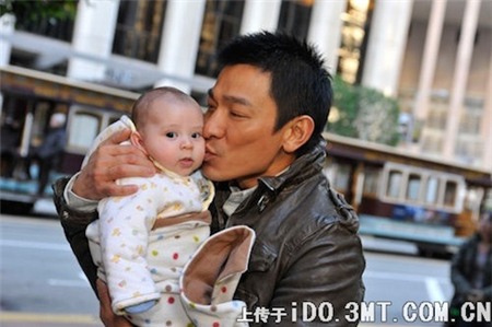 Người vợ ẩn dật suốt 24 năm của Lưu Đức Hoa