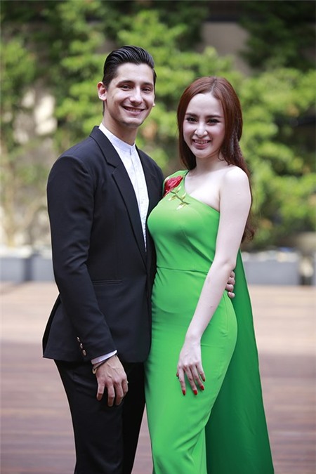 lo-tinh-moi-cua-angela-phuong-trinh-dai-gia-tham-my-co-nhay-dung