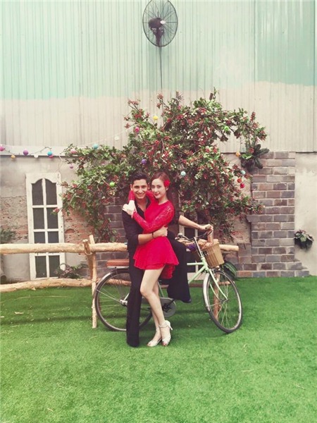 lo-tinh-moi-cua-angela-phuong-trinh-dai-gia-tham-my-co-nhay-dung