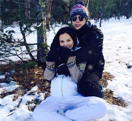 Mùa hè năm 2014, hoa hậu thế giới người Việt 2010 Diễm Hương thừa nhận đang mang thai đứa con đầu lòng với bạn trai Quang Huy. Kể từ khi mang bầu, người đẹp tập trung dưỡng thai, hạn chế công việc trong làng giải trí. Đây là tin vui với Diễm Hương sau vụ scandal ly hôn với người chồng trước là đại gia Trường Chinh. Vào những tháng cuối của thai kỳ, Diễm Hương sang Mỹ nghỉ ngơi chờ ngày sinh con. Cô và bạn trai cũng đã chụp ảnh cưới nhưng chưa tiết lộ thời điểm lên xe hoa lần 2.