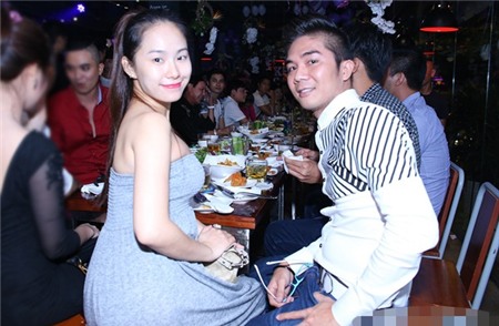 Trong một sự kiện hồi tháng 7/2014, nữ ca sĩ Lương Bích Hữu xuất hiện với thân hình đầy đặn, đặc biệt vòng 2 to bất thường, dấy lên tin đồn cô đang có thai. Vài năm nay, Lương Bích Hữu qua lại với nhạc sĩ Khánh Đơn, cô vừa được bạn trai cầu hôn trên sân khấu vừa qua. Vốn kín đáo trong chuyện tình cảm, Lương Bích Hữu khéo léo từ chối khi được hỏi về chuyện mang thai. “Cô gái Trung Hoa” hiện đang trong giai đoạn cuối của thai kỳ.