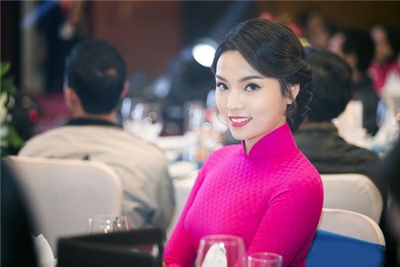 Hoa hậu Kỳ Duyên vất vả đi tìm kiểu tóc phù hợp