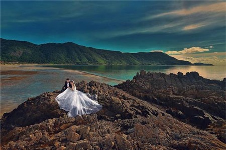 hao-huc-don-cho-3-dam-cuoi-cung-ngay-cua-showbiz-viet-14