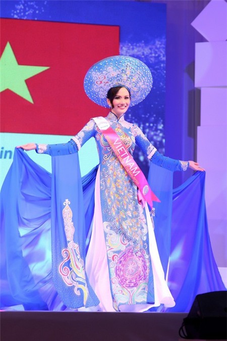 Người đẹp Việt thi chui nhan sắc quốc tế bị phạt 22,5 triệu