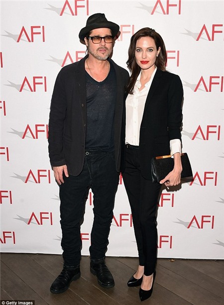 Vợ chồng Angelina Jolie - Brad Pitt trên thảm đỏ hôm 9/1.