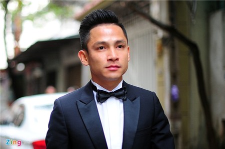 Tâm Tít khoác áo lông lên xe hoa ngày đông giá