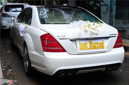 Tâm Tít khoác áo lông lên xe hoa ngày đông giá