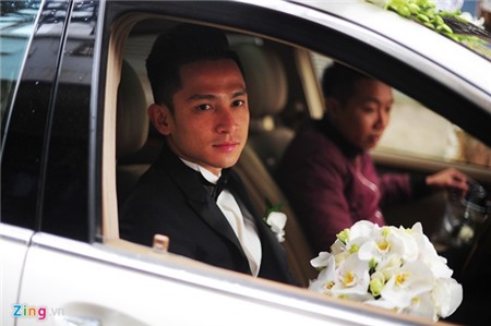 Tâm Tít khoác áo lông lên xe hoa ngày đông giá