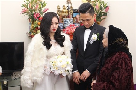 Tâm Tít khoác áo lông lên xe hoa ngày đông giá