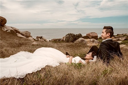 Lê Thúy tung ảnh cưới lãng mạn cùng chồng trước hôn lễ