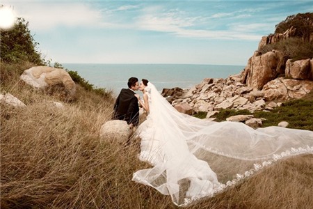 Lê Thúy tung ảnh cưới lãng mạn cùng chồng trước hôn lễ