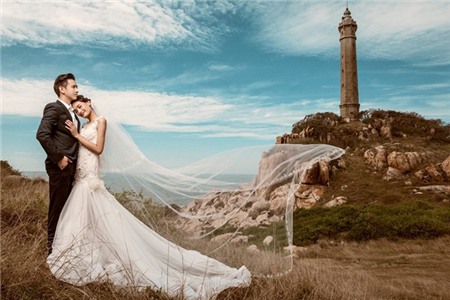 Lê Thúy tung ảnh cưới lãng mạn cùng chồng trước hôn lễ