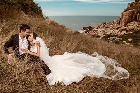 Lê Thúy tung ảnh cưới lãng mạn cùng chồng trước hôn lễ