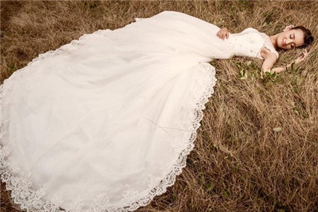 Lê Thúy tung ảnh cưới lãng mạn cùng chồng trước hôn lễ