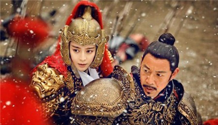 Lâu rồi không đóng phim cổ trang nên nhận được lời mời, Trương Phong Nghị có phần do dự. Bởi việc ra đời hàng loạt những tác phẩm truyền hình làm lại bị chỉ trích vì sáng tạo cẩu thả khiến ông lo ngại. Tuy nhiên, đọc kịch bản và nhất là sau khi trò chuyện với Phạm Băng Băng, Trương Phong Nghị tìm thấy được tâm huyết ở cô diễn viên đàn em, đàn cháu này. Võ Mỵ Nương truyền kỳ dù mang nhiều yếu tố hư cấu, song bộ phim đã mở ra một cuộc đời rất khác của vị nữ hoàng duy nhất trong lịch sử Trung Hoa.