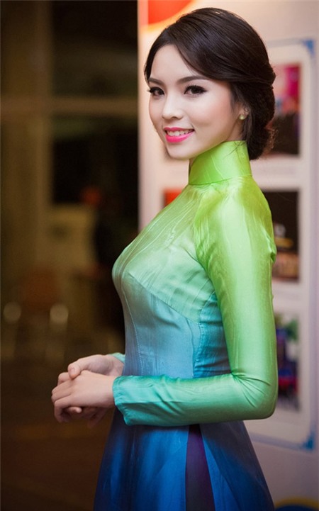 Khen chê quanh váy áo của hoa hậu Kỳ Duyên - 11