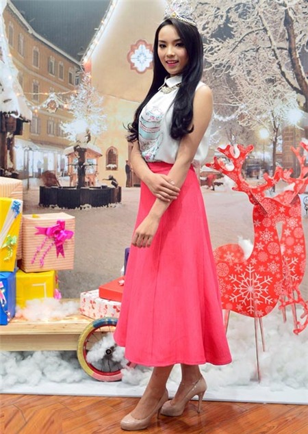Khen chê quanh váy áo của hoa hậu Kỳ Duyên - 16
