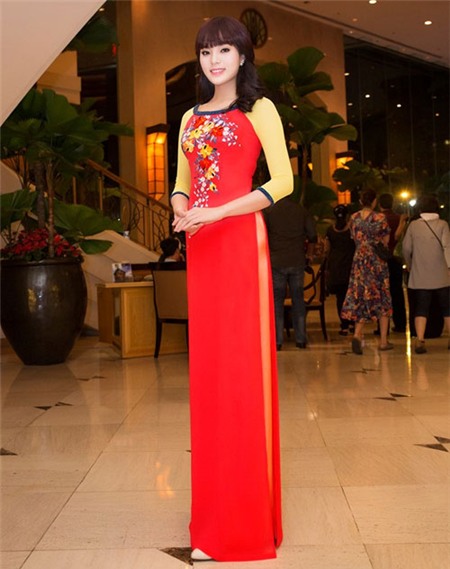 Khen chê quanh váy áo của hoa hậu Kỳ Duyên - 18