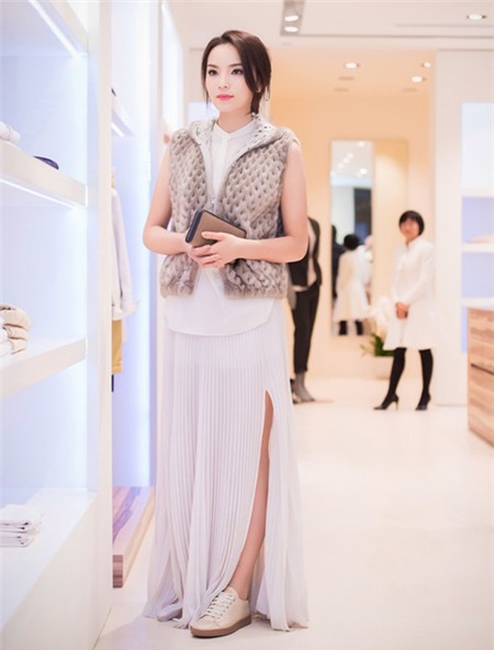 Khen chê quanh váy áo của hoa hậu Kỳ Duyên - 19