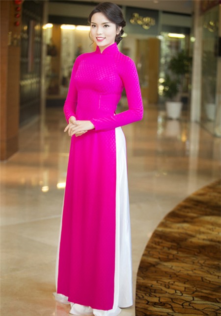 Khen chê quanh váy áo của hoa hậu Kỳ Duyên - 5