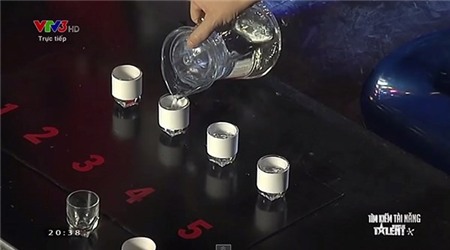 tan-phat-uong-axit-o-vns-got-talent-duoc-gi-tu-su-hy-sinh