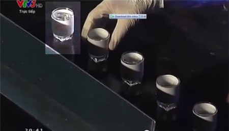 tan-phat-uong-axit-o-vns-got-talent-duoc-gi-tu-su-hy-sinh