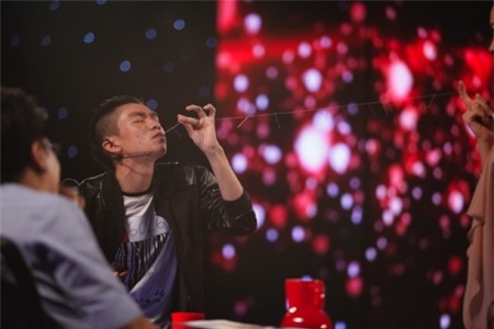 tan-phat-uong-axit-o-vns-got-talent-duoc-gi-tu-su-hy-sinh