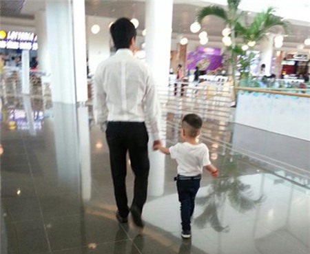 Tuyển tập quần jeans chất lừ của con trai Hồ Ngọc Hà - 16