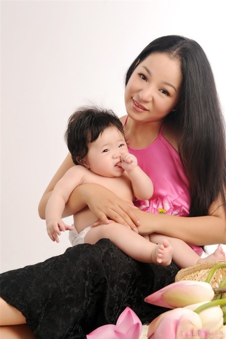 Sao Việt nhẹ dạ bị chồng, đại gia lừa cả tình lẫn tiền