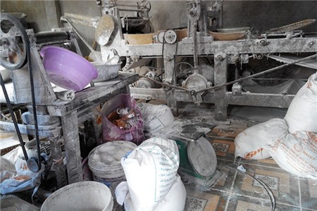 Máy móc, nguyên liệu sản xuất bánh kẹo “ngoại”.