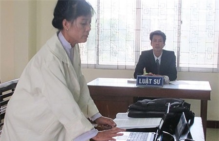 Giáo viên kiện hiệu trưởng vì 17 tháng không được đứng lớp - 1