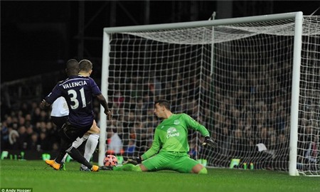 Thủ môn Adrian ghi bàn, West Ham hạ Everton 9-8