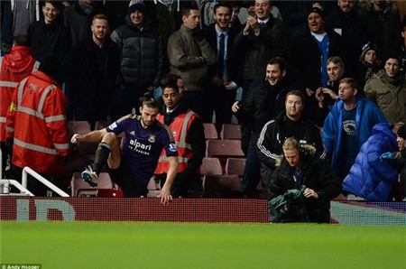 Thủ môn Adrian ghi bàn, West Ham hạ Everton 9-8
